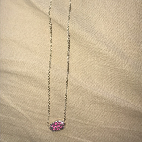 Elisa gold pendant necklace in magenta - Picture 3 of 4
